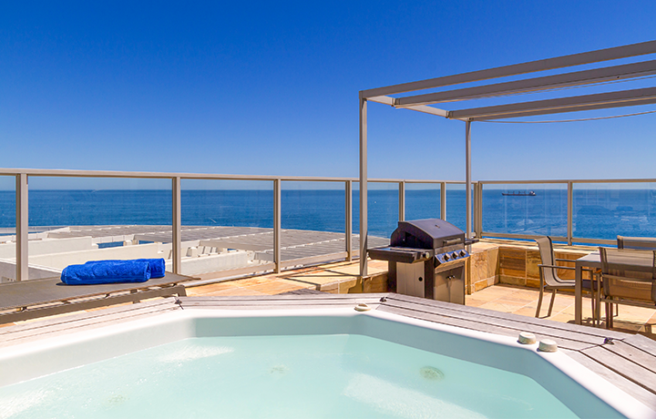 Super-Luxury-Jacuzzi-1