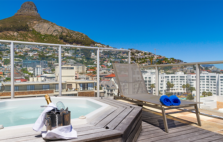 Super-Luxury-Jacuzzi-2