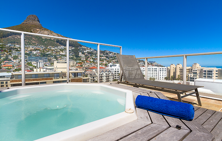 Super-Luxury-Jacuzzi-4